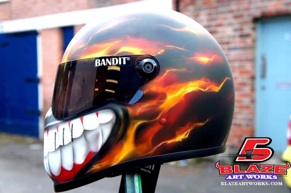 airbrush-smiley-helmet