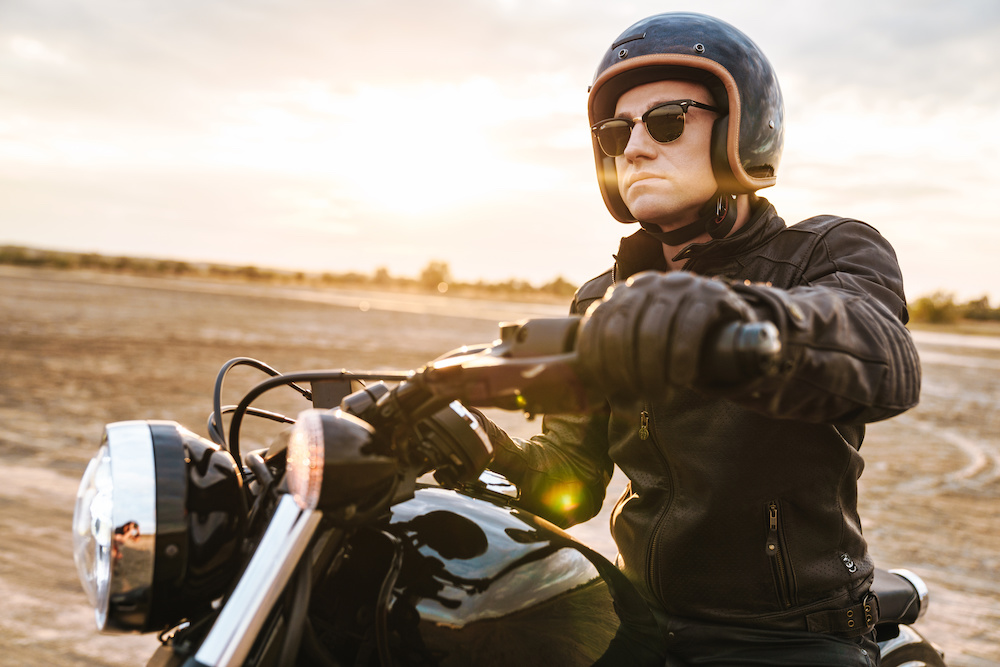 learn if can you wear sunglasses under motorcycle helmet