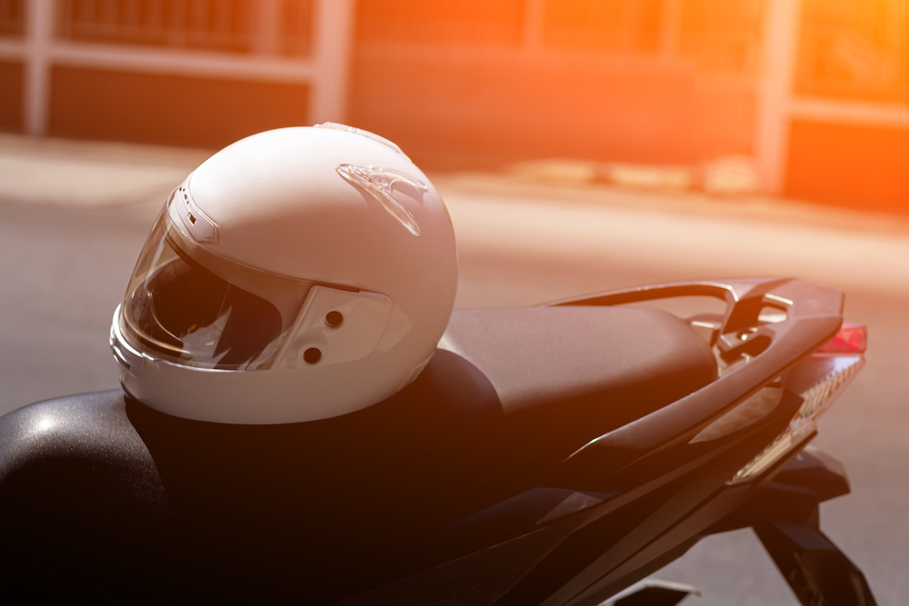 tips on how to repair a chipped motorcycle helmet